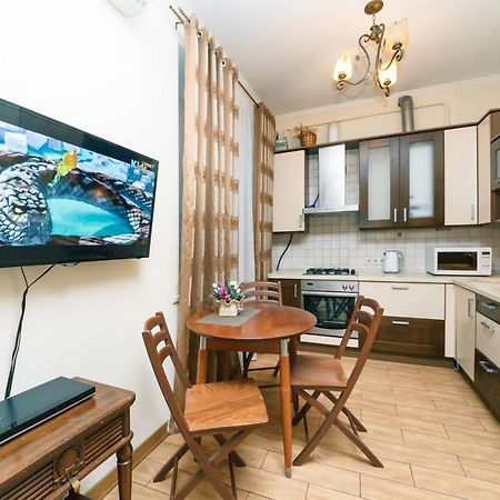 Квартира В Тихом Месте Шумного Мегаполиса Kiev Ngoại thất bức ảnh